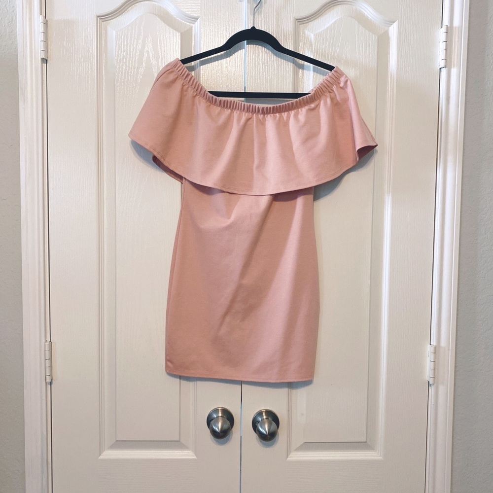 Forever 21 Ruffle Off Shoulders Pink Dress size S